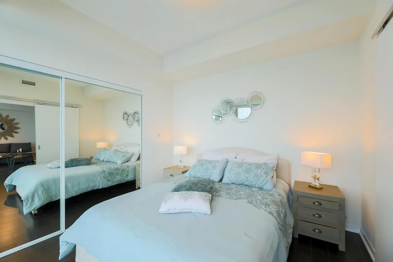 Skyline Elegance Condo Toronto 0*,